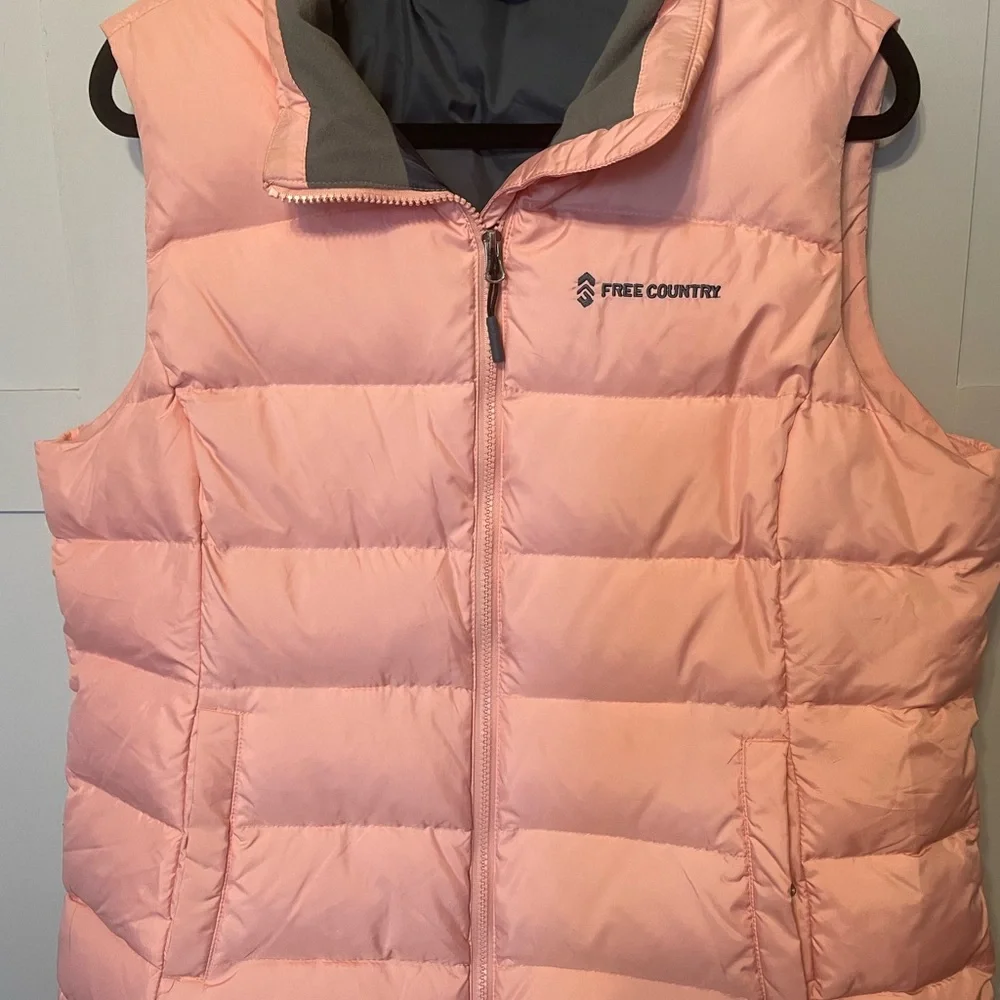 Free Country Charcoal and light pink puffer vest. - Picture 1 of 9